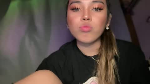 Snapshot of sweetalexa19 chatting on December 15, 3:27 pm alexa your one and only queen online show from December 15, 3:27 pm