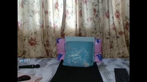 Snapshot of sweetamazing626054 chatting on December 3, 10:02 am sweetamazing626054 online show from December 3, 10:02 am