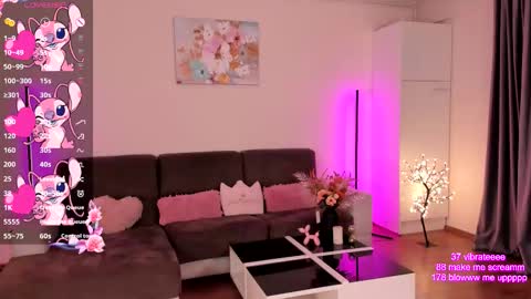 Snapshot of sweetameliaa chatting on February 18, 8:27 pm Amelia 3 - Im a naughty girl3 online show from February 18, 8:27 pm