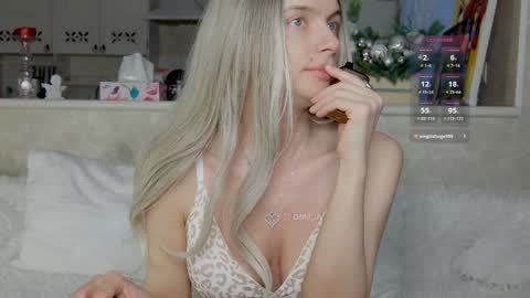 Snapshot of sweetbabyxx2021 chatting on December 15, 4:29 am sweetbabyxx2021 online show from December 15, 4:29 am