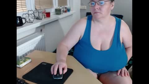 Sweetboobs85h online show from February 19, 6:10 pm