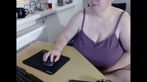 Sweetboobs85h online show from February 22, 8:09 pm