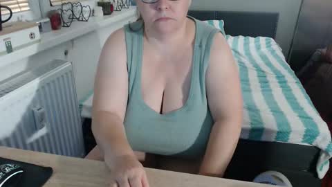 Sweetboobs85h online show from October 28, 5:04 pm
