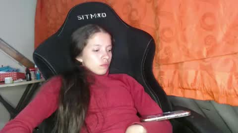 Snapshot of sweetdam12 chatting on December 18, 11:30 pm sweetdam12 online show from December 18, 11:30 pm