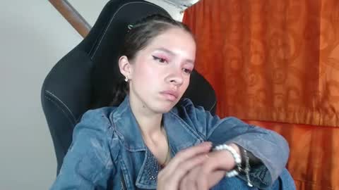 Snapshot of sweetdam12 chatting on February 20, 8:25 pm sweetdam12 online show from February 20, 8:25 pm