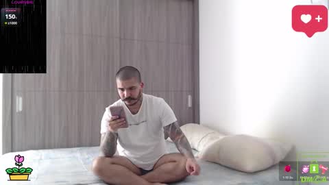 Snapshot of sweetdesires_ chatting on November 17, 2:01 pm online show from November 17, 2:01 pm