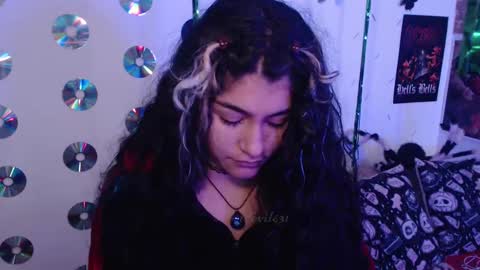 Snapshot of sweetdevil631 chatting on October 8, 3:53 pm Abril online show from October 8, 3:53 pm