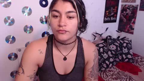 Snapshot of sweetdevil631 chatting on October 11, 1:42 pm Abril online show from October 11, 1:42 pm