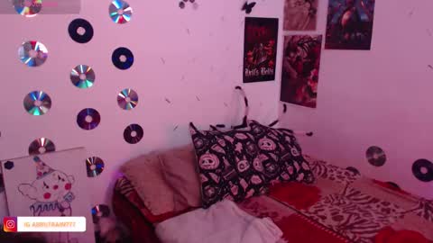 Snapshot of sweetdevil631 chatting on October 15, 4:07 pm Abril online show from October 15, 4:07 pm