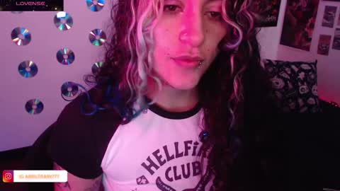 Snapshot of sweetdevil631 chatting on November 12, 5:02 pm Abril online show from November 12, 5:02 pm