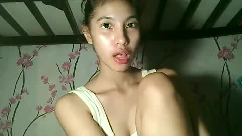 Snapshot of sweetdimple69 chatting on October 27, 7:34 am sweetdimple69 online show from October 27, 7:34 am