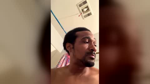 Snapshot of sweetdwillie2025 chatting on December 19, 9:49 am sweetdwillie2025 online show from December 19, 9:49 am