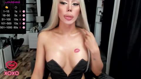 Snapshot of sweetestcandice08 chatting on October 9, 4:32 am CANDACE online show from October 9, 4:32 am
