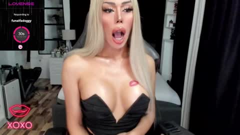 Snapshot of sweetestcandice08 chatting on October 10, 7:57 pm CANDACE online show from October 10, 7:57 pm