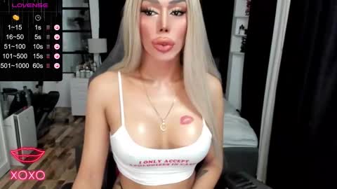 Snapshot of sweetestcandice08 chatting on October 16, 6:31 pm CANDACE online show from October 16, 6:31 pm