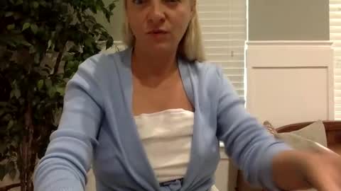 sweetgapeach1 online show from September 18, 2:30 pm