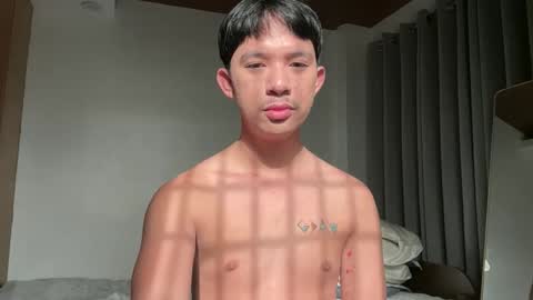 Snapshot of sweetguy102103 chatting on November 3, 11:26 pm khrayan online show from November 3, 11:26 pm