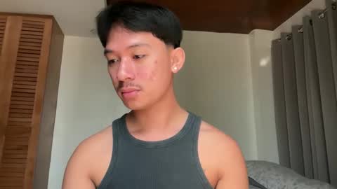 Snapshot of sweetguy102103 chatting on November 5, 1:05 am khrayan online show from November 5, 1:05 am