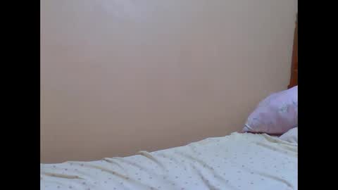 Snapshot of sweetib1 chatting on December 16, 6:29 am sweetib1 online show from December 16, 6:29 am