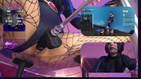 Snapshot of sweetie_cloe chatting on May 22, 10:37 pm sweetie_cloe online show from May 22, 10:37 pm
