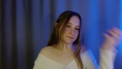 Annie online show from December 4, 8:28 pm