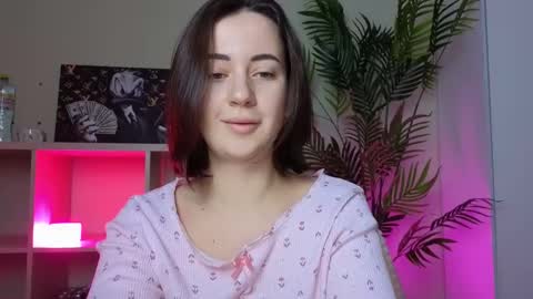 Kendl online show from March 1, 5:04 pm