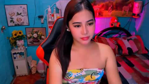 Nicole online show from December 12, 5:04 pm