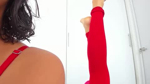 Snapshot of sweetlesbianseduction chatting on December 1, 2:22 pm Azulandvioleta online show from December 1, 2:22 pm