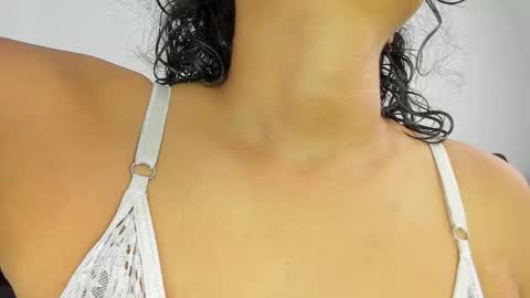 Snapshot of sweetlesbianseduction chatting on April 23, 2:19 pm Azulandvioleta online show from April 23, 2:19 pm