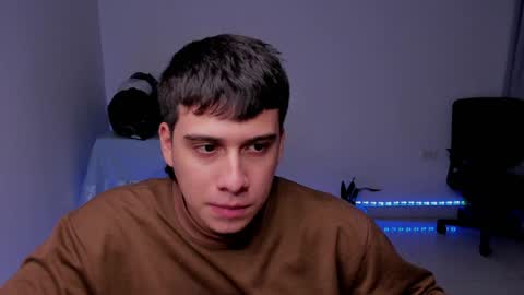 Snapshot of sweetlian_04 chatting on December 13, 7:25 am Lian online show from December 13, 7:25 am