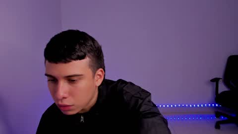 Snapshot of sweetlian_04 chatting on January 13, 2:18 am Lian online show from January 13, 2:18 am