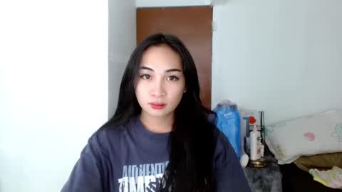 Snapshot of sweetlilly_18 chatting on December 6, 3:55 pm Lilly online show from December 6, 3:55 pm