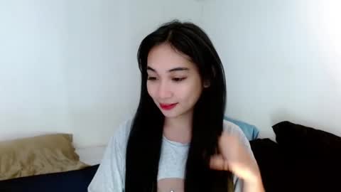 Snapshot of sweetlilly_18 chatting on February 26, 1:53 am Lilly online show from February 26, 1:53 am