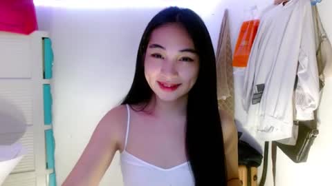 Snapshot of sweetlilly_18 chatting on March 12, 2:20 am Lilly online show from March 12, 2:20 am