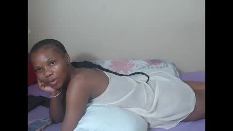 Snapshot of sweetlipss_ chatting on September 10, 5:13 pm sweetlipss_ online show from September 10, 5:13 pm