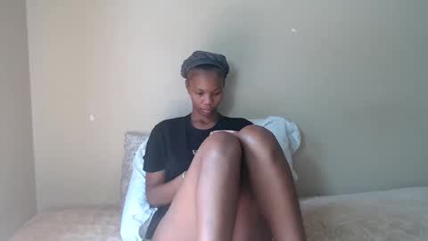 Snapshot of sweetlipss_ chatting on September 21, 8:16 am sweetlipss_ online show from September 21, 8:16 am