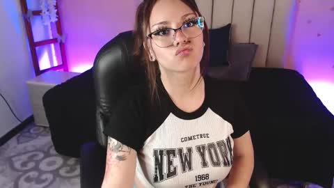 Snapshot of sweetlu_gh chatting on October 8, 7:11 pm Sweetlu online show from October 8, 7:11 pm