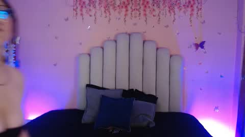 Snapshot of sweetlu_gh chatting on October 11, 7:23 pm Sweetlu online show from October 11, 7:23 pm