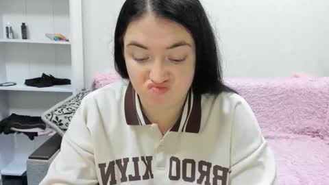 Snapshot of sweetmarylove chatting on December 9, 9:28 am sweetmarylove online show from December 9, 9:28 am