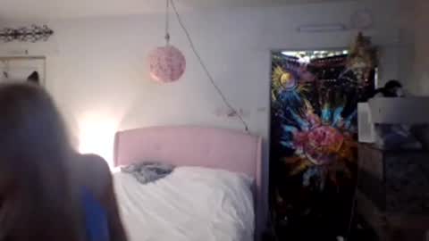 Snapshot of sweetmkb chatting on March 4, 9:04 am Aria online show from March 4, 9:04 am