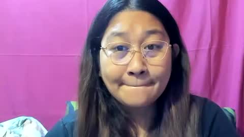 Snapshot of sweetpilipina88 chatting on December 26, 11:24 pm MIA online show from December 26, 11:24 pm