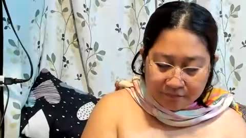 Snapshot of sweetpilipina88 chatting on November 6, 12:22 am MIA online show from November 6, 12:22 am