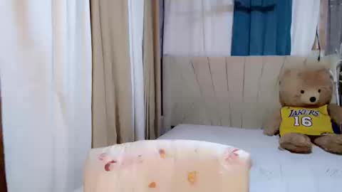 Snapshot of sweetprincess_athena chatting on October 8, 10:46 am Princess Ella online show from October 8, 10:46 am