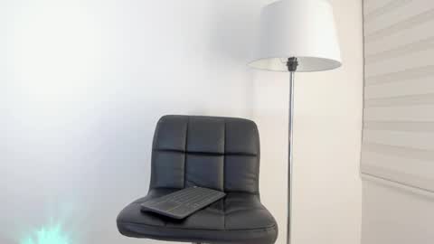 Snapshot of sweetsalice__ chatting on December 6, 2:02 am  Alice Woolridge  online show from December 6, 2:02 am