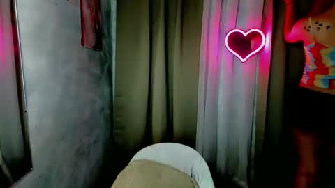 Snapshot of sweetsassyvv chatting on October 23, 2:33 am sweetsassyvv online show from October 23, 2:33 am