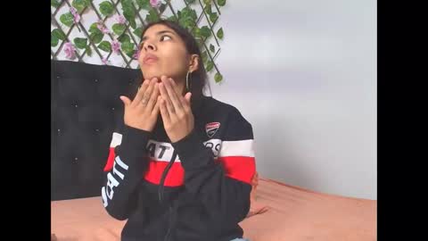 sweetscaarlett online show from April 19, 2:05 pm