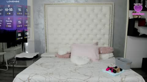 Goddess Allysse online show from December 5, 12:00 pm