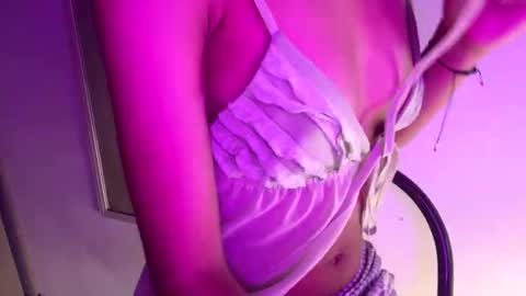 SweetSinnyX online show from April 18, 12:36 am