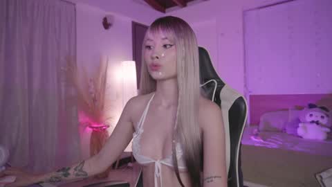 Snapshot of sweett_catt1 chatting on March 2, 4:28 am Cat independent model online show from March 2, 4:28 am