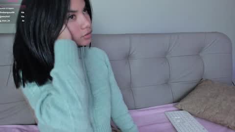 Snapshot of sweett_petite chatting on January 18, 8:19 pm online show from January 18, 8:19 pm